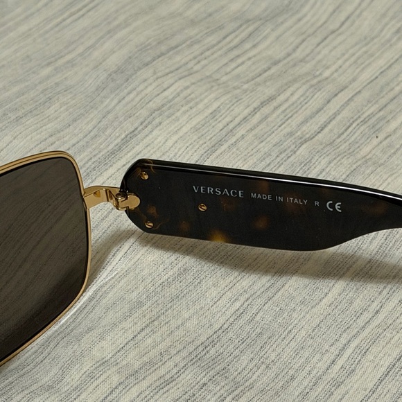 Versace
VE2207Q LIKE NEW - Picture 5 of 8